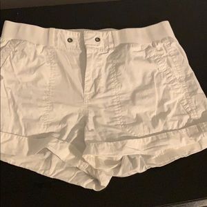 Lou & Grey white cotton shorts ❣️